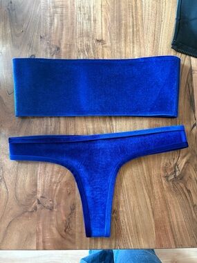 HOAKA Royal Shany Blue Velvet Set, Bikini Bandeau set